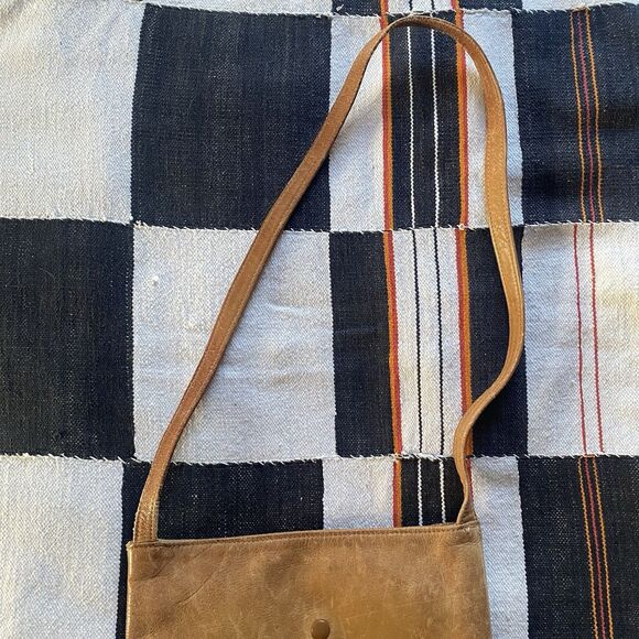 Vintage 1970’s Tan Leather Crossbody Shoulder Bag Purse. Boho. Hippie. Rare. - Picture 7 of 12